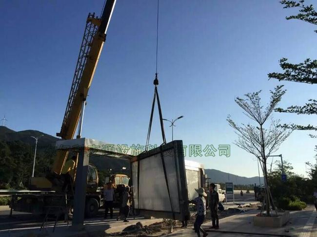 珠海横琴岛候车亭安装现场展示